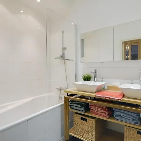 Apartment George V *
